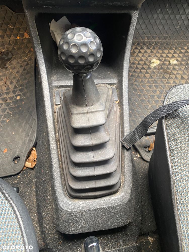 Volkswagen Golf 1.6 CL - 20