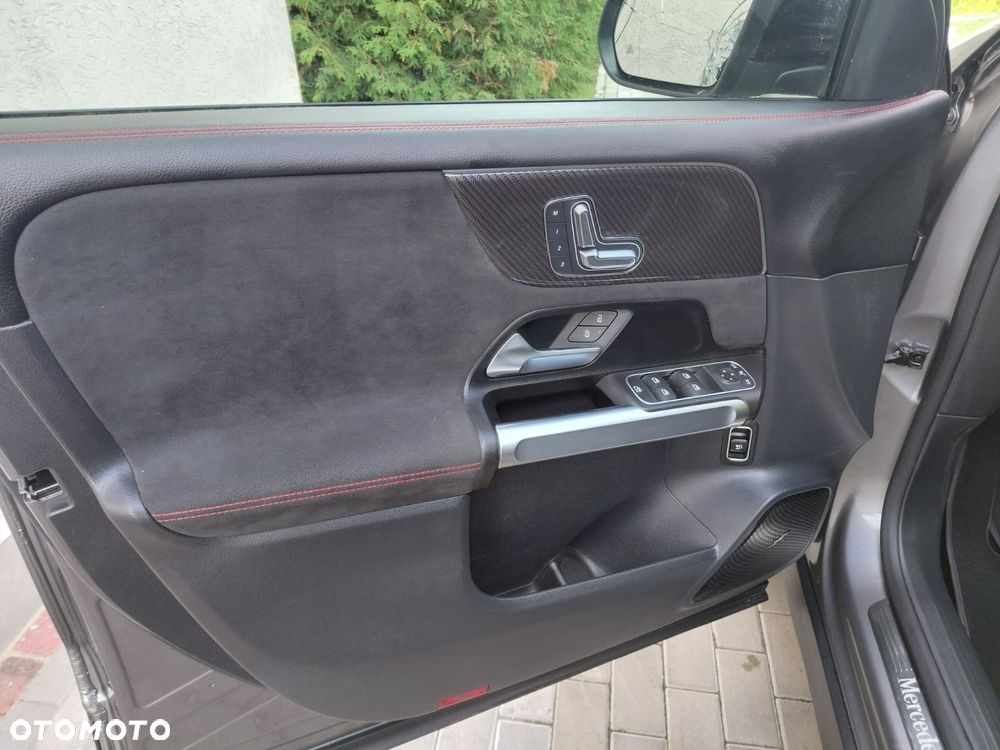 Mercedes-Benz GLB - 14