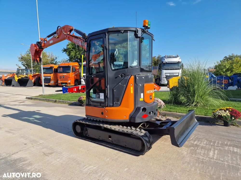 Hitachi ZX33U-6, Masa operationala 3,7t, 2023/10, 1.040h, CUPLA RAPIDA HIDRAULICA, cupa ingusta NOUA, cupa lata NOUA, capa taluz NOUA, inst picon, Aer cond, Antifurt, Lama nivelare, senile 80% ok, Ad sapare 3,5m, posibilitate leasing 4 ani-PROMOTIE 37.900EUR - 2