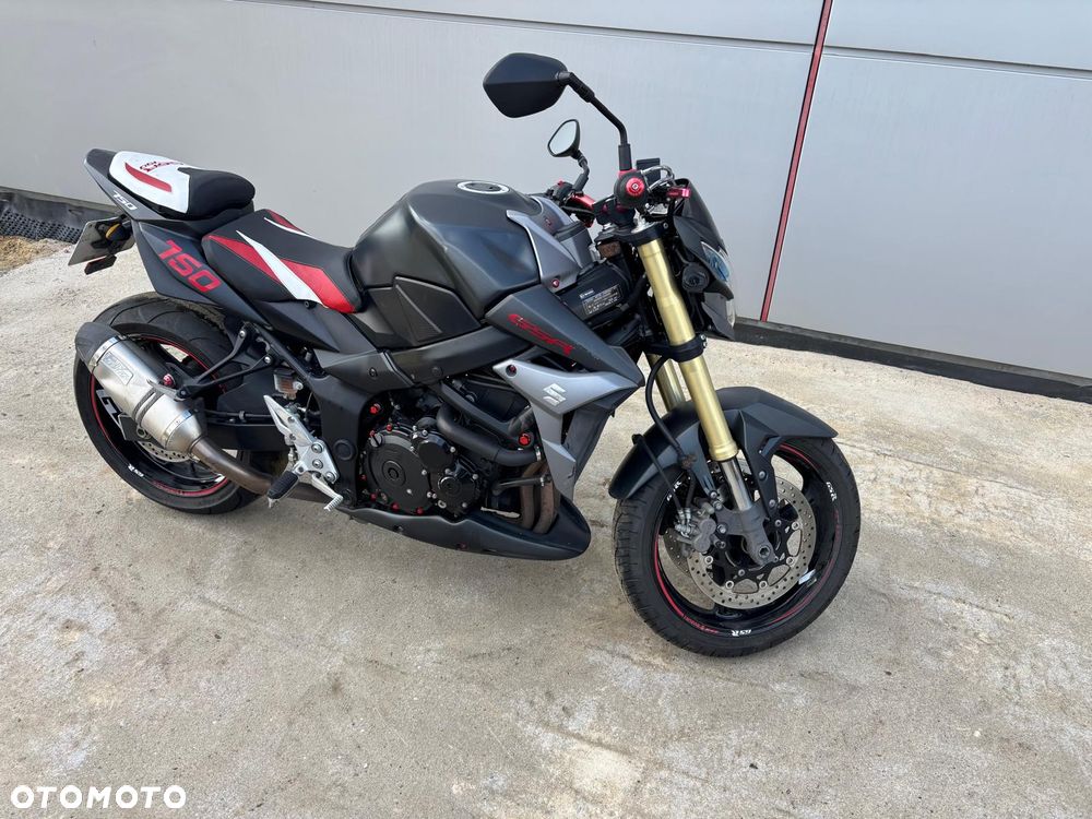 Suzuki GSR - 4