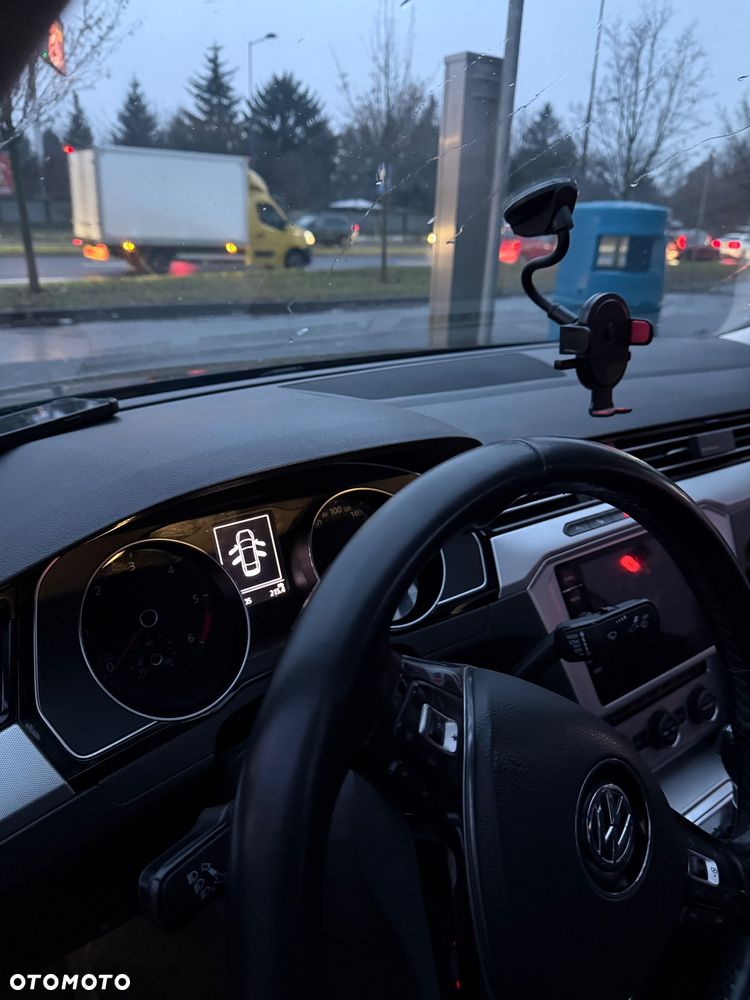 Volkswagen Passat 1.6 TDI SCR DSG Comfortline - 17