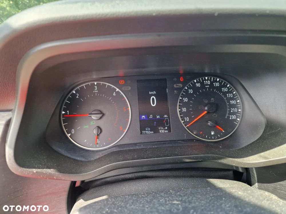 Renault Trafic 2.0 dCi - 9