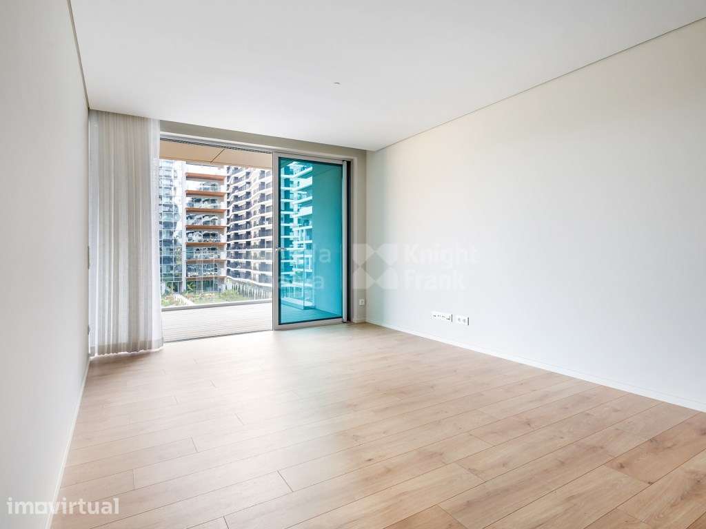 Apartamento T2 com terraço e garagem entre Monsanto e Miraflores - Grande imagem: 4/36