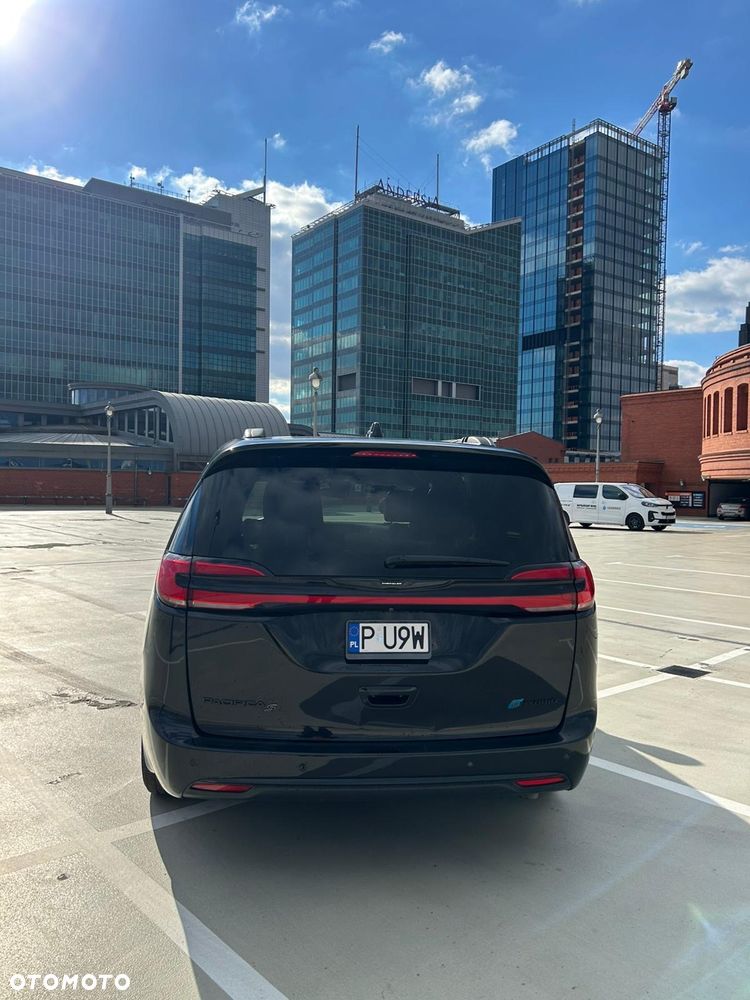 Chrysler Pacifica - 2