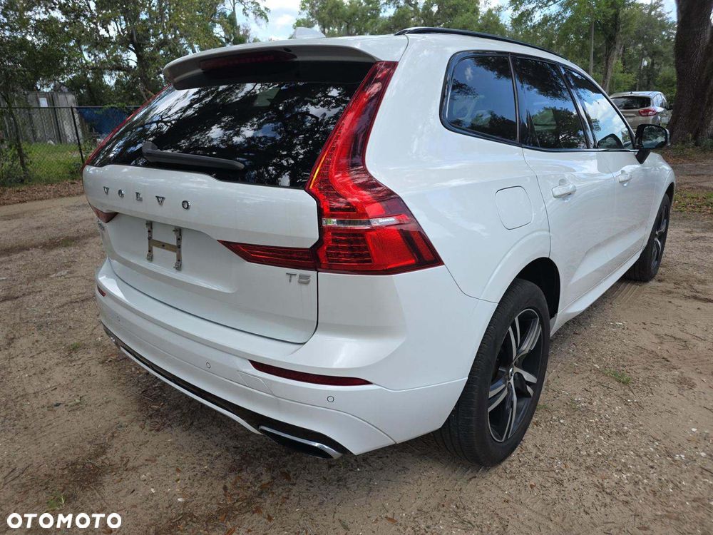 Volvo XC 60 T5 AWD R-Design - 4