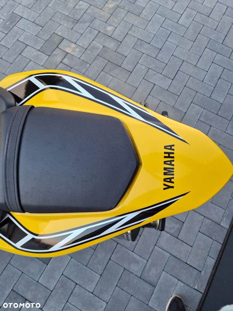 Yamaha R1 - 16