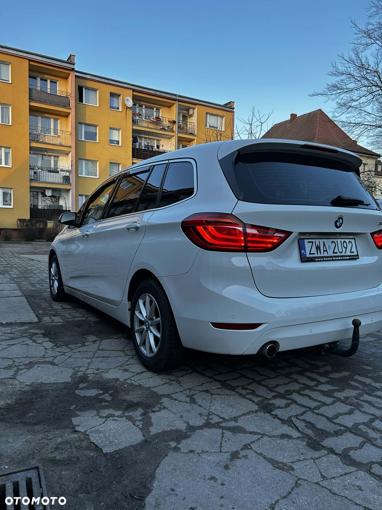 BMW Seria 2 218d - 8