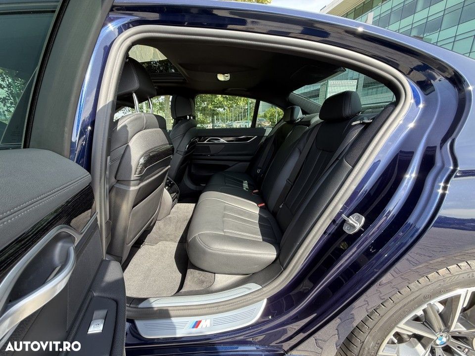 BMW Seria 7 730d xDrive MHEV - 13