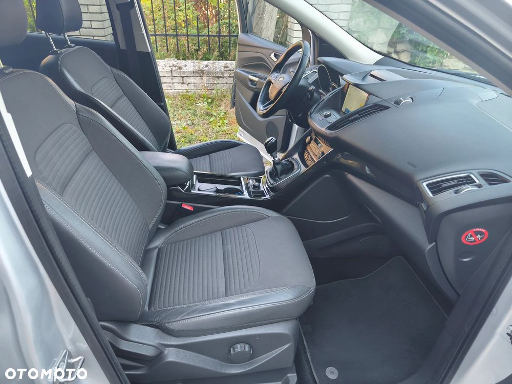 Ford Kuga 2.0 TDCi 4x4 Titanium - 25
