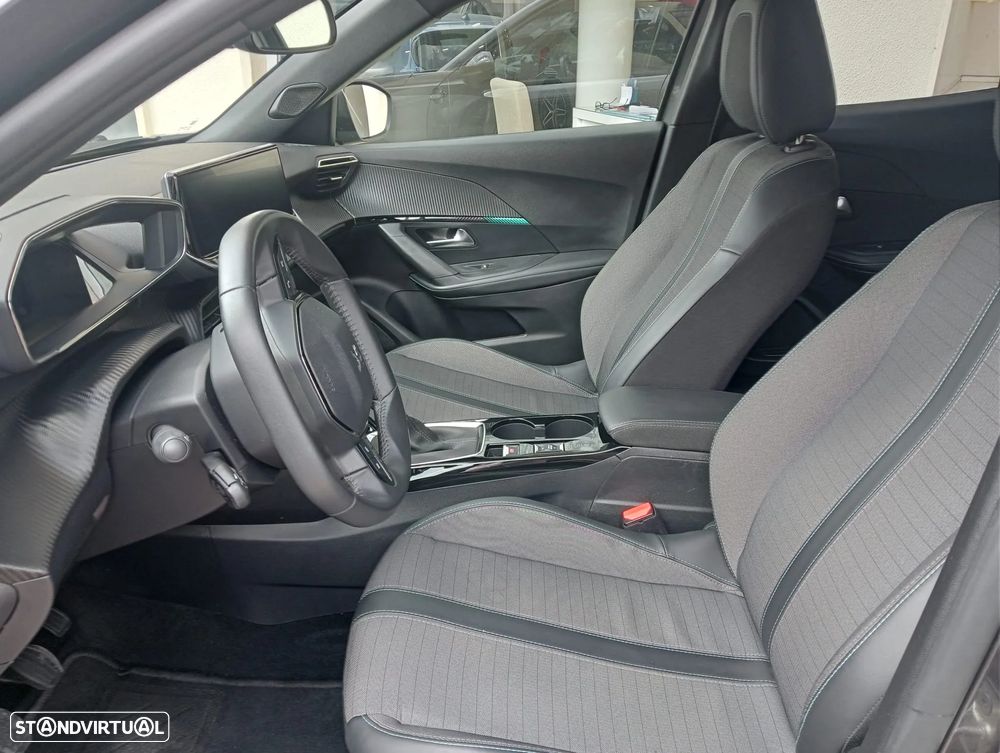 Peugeot 2008 1.2 PureTech Allure - 24