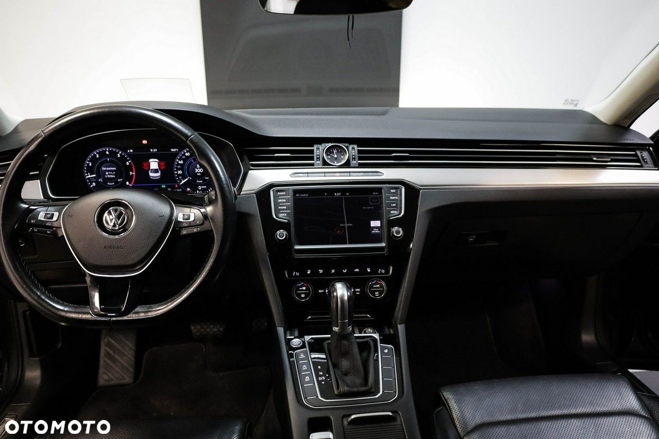 Volkswagen Passat - 13