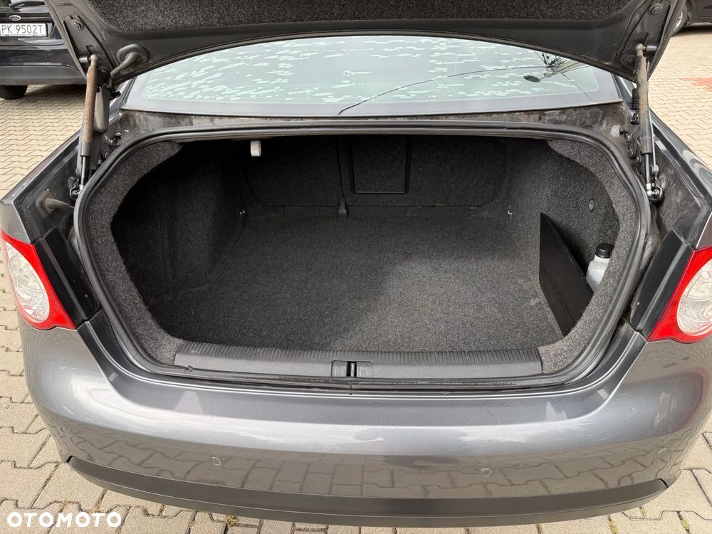Volkswagen Jetta 1.9 TDI DSG Comfortline - 10