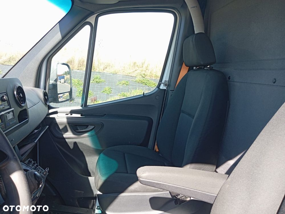 Mercedes-Benz Sprinter - 4