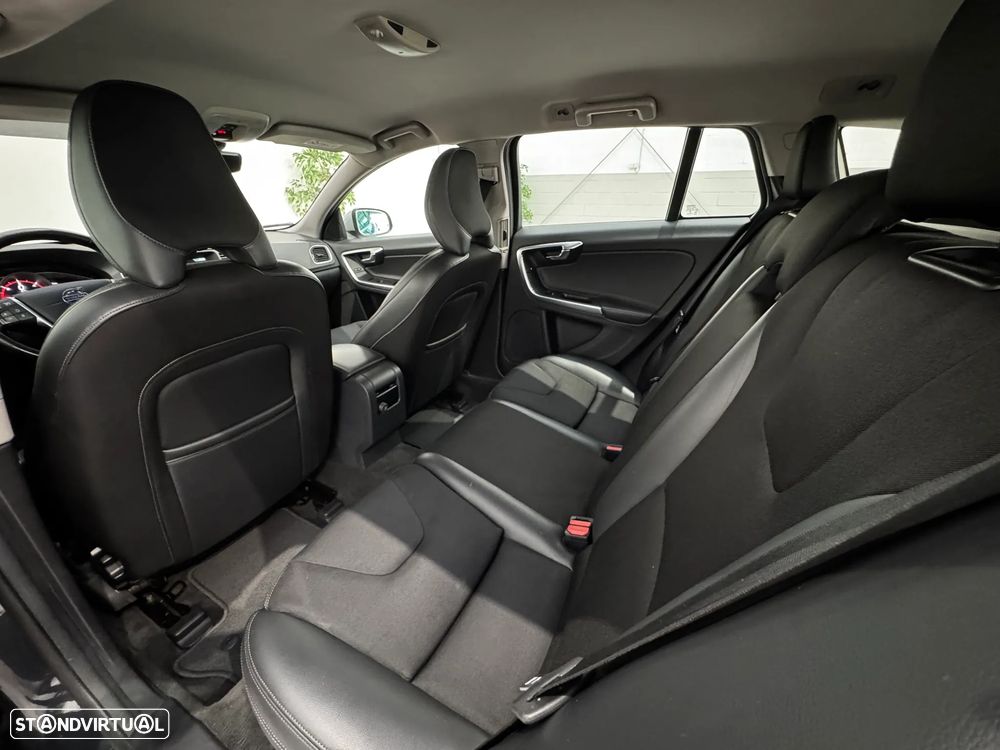 Volvo V60 2.0 D3 Momentum - 26