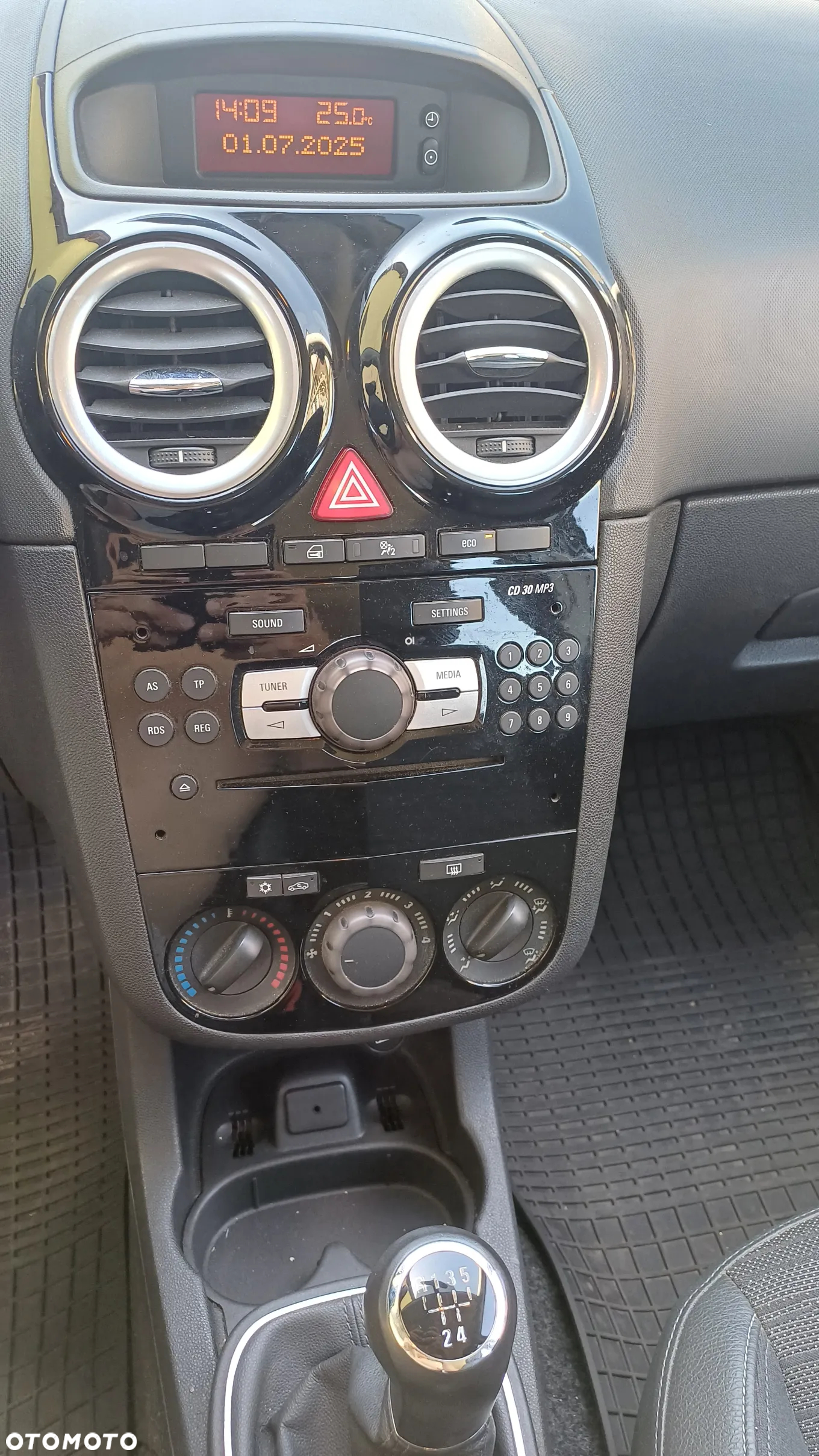 Opel Corsa 1.4 16V Cosmo - 15