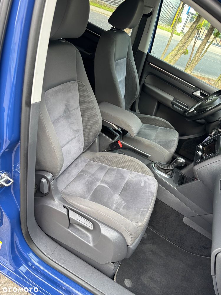 Volkswagen Touran 2.0 TDI DPF DSG Highline - 20
