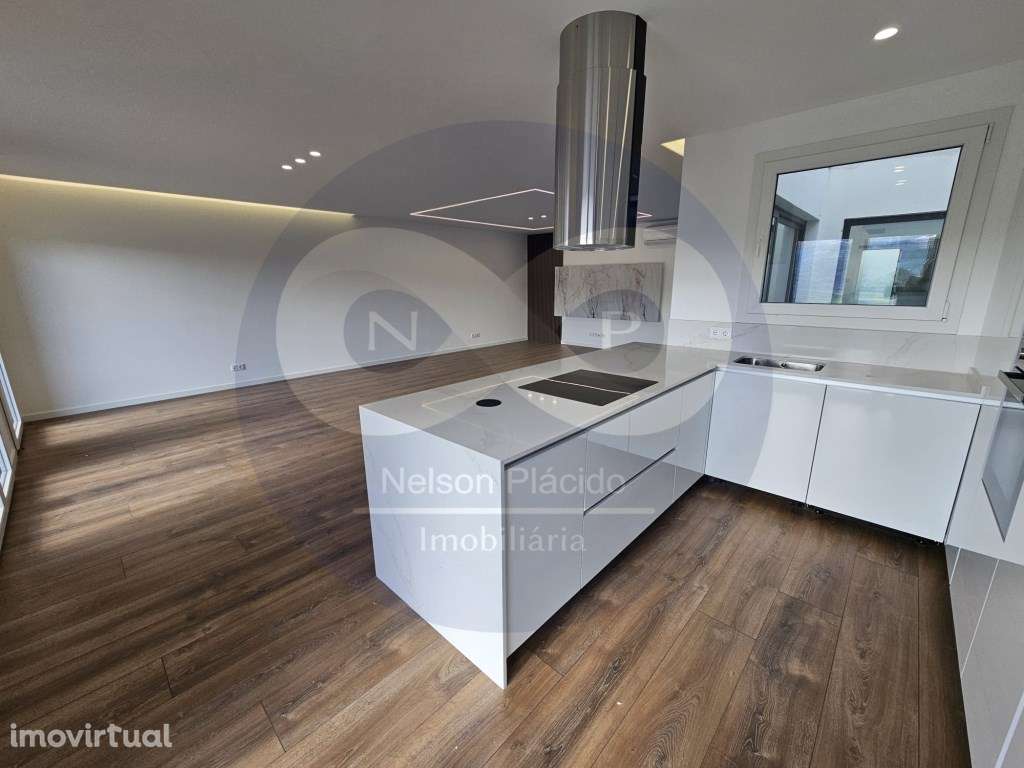 Moradia em banda T4 com Piscina Aquecida - Caneças, Odivelas, a 15 ... - Grande imagem: 5/25