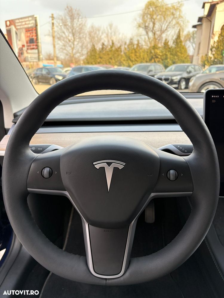 Tesla Model 3 - 12