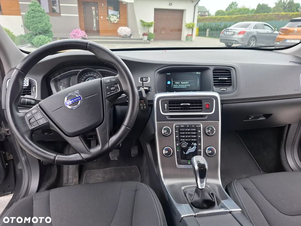 Volvo S60 D2 Momentum - 24