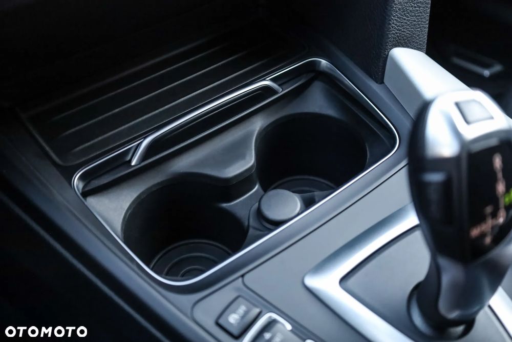 BMW Seria 3 318i - 24