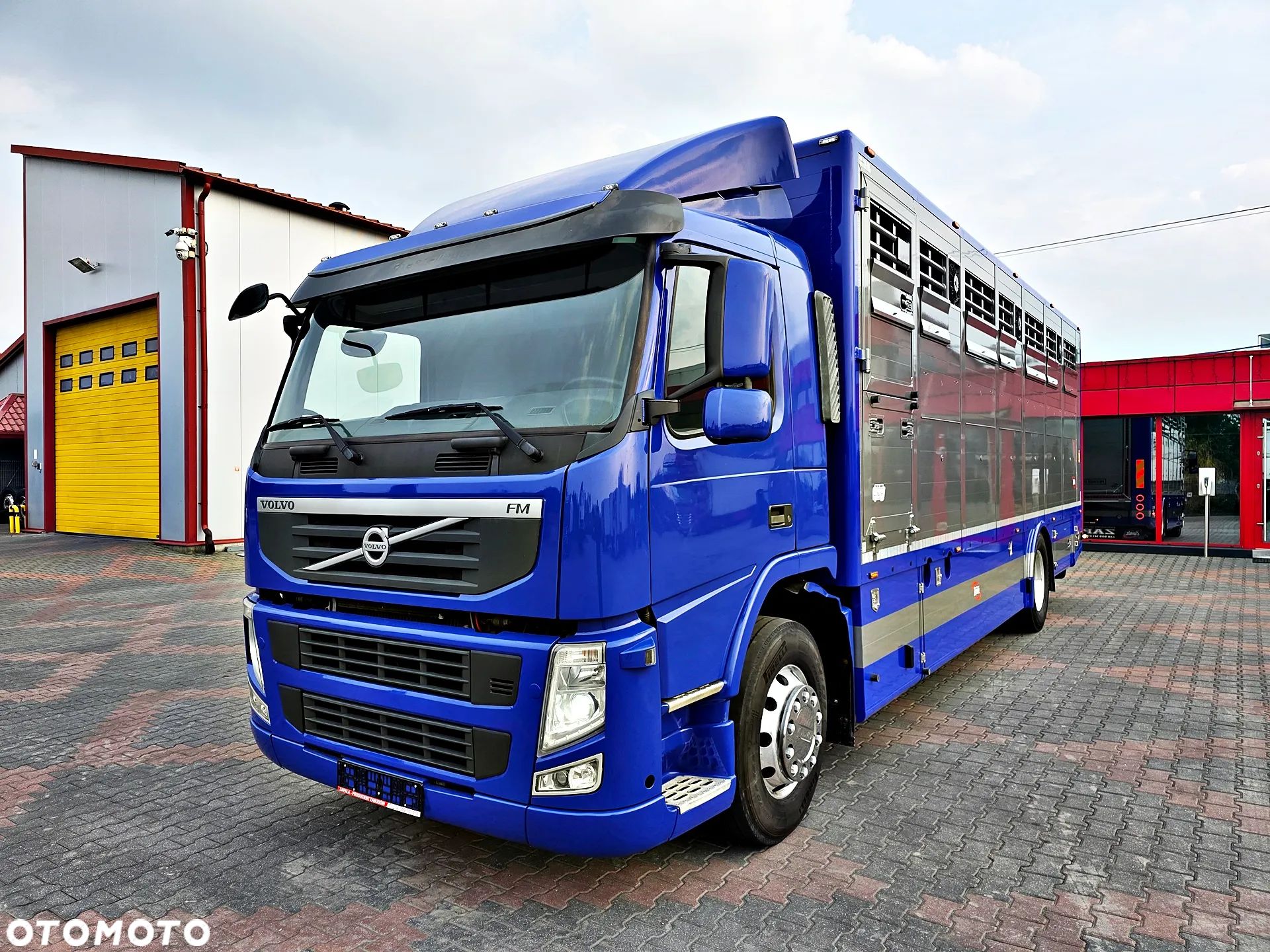 Volvo FM 330 / Nowa zabudowa z wagą / do żywca / zwierząt / bydła / DMC 18T - 1