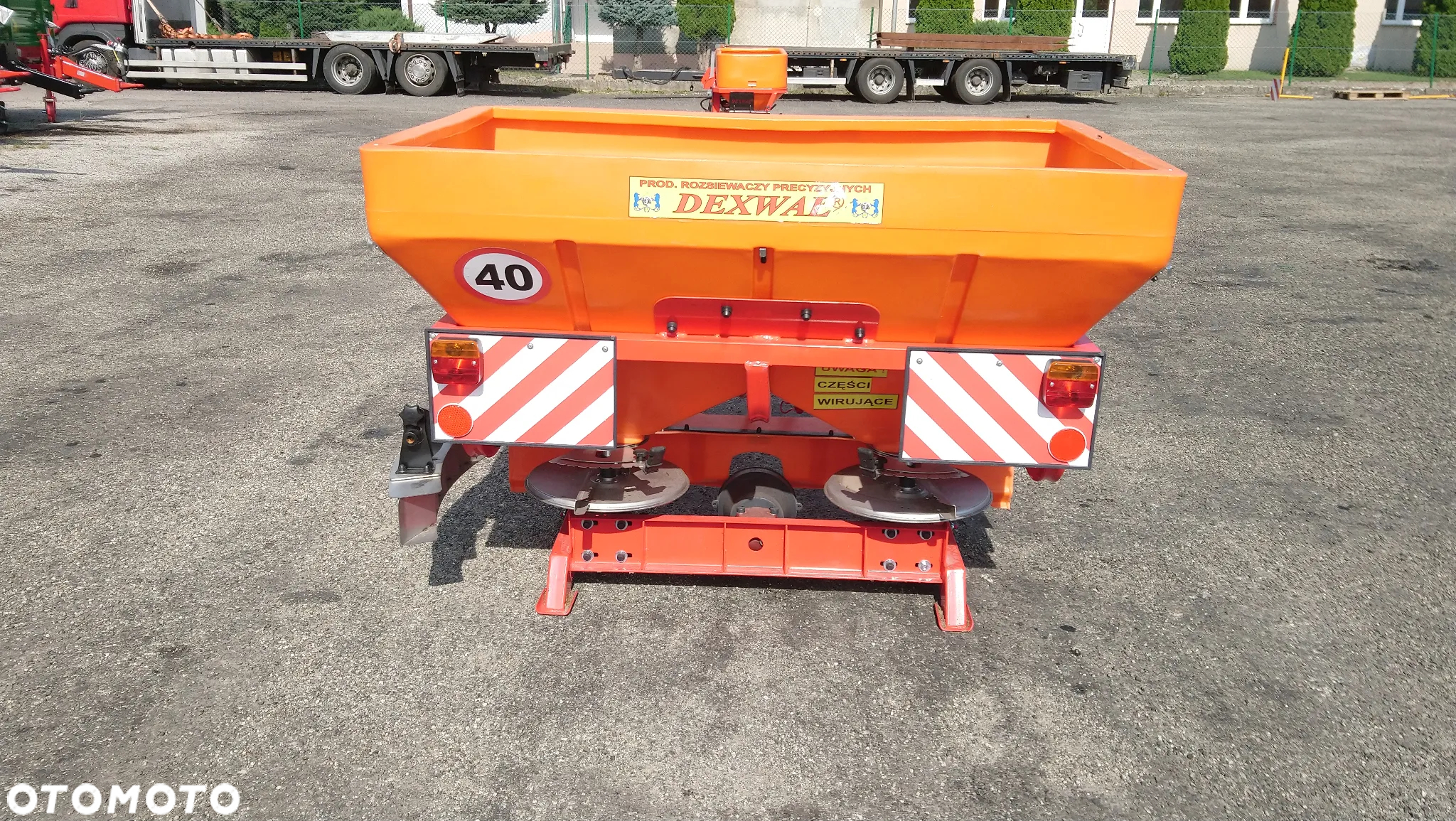 Rozsiewacz nawozów Tornado Duo 850 L dwutarczowy - 5