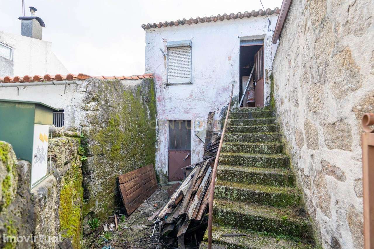 Moradia para renovação em Ervedal da Beira - Grande imagem: 2/28