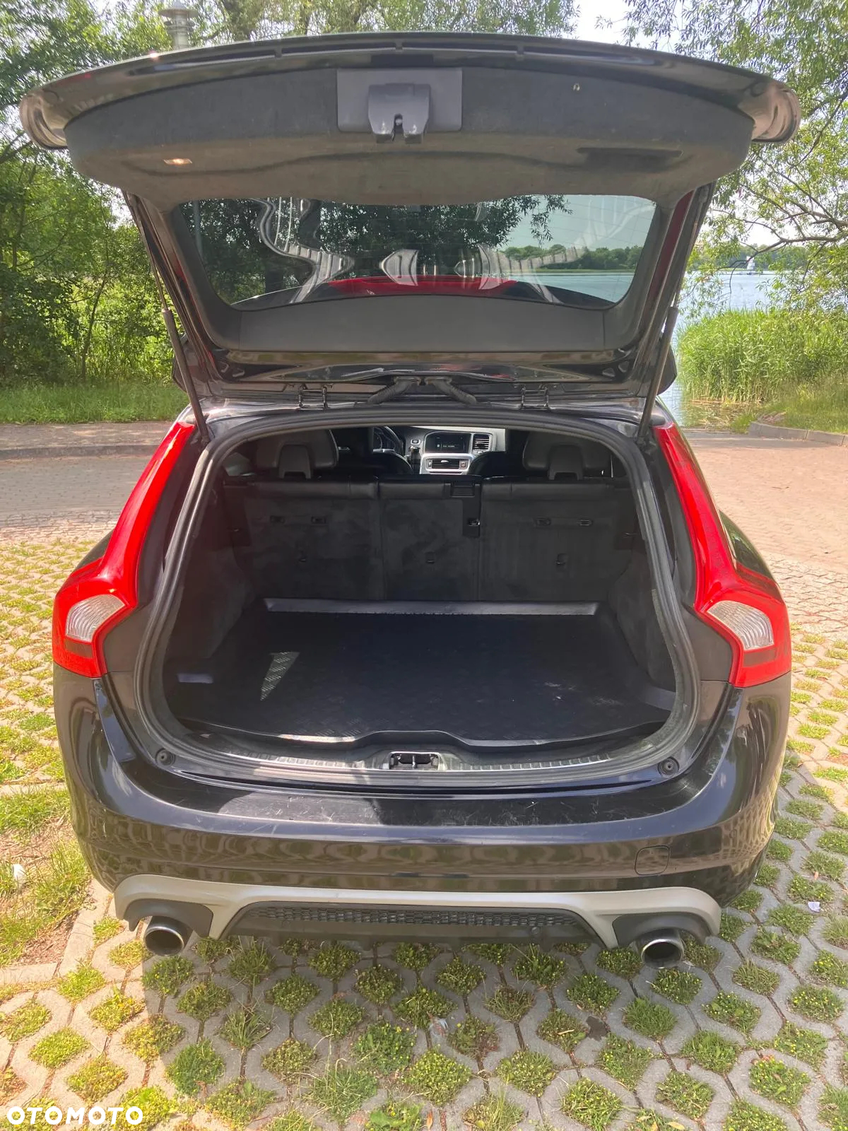 Volvo V60 D4 Drive-E R-Design Momentum - 9