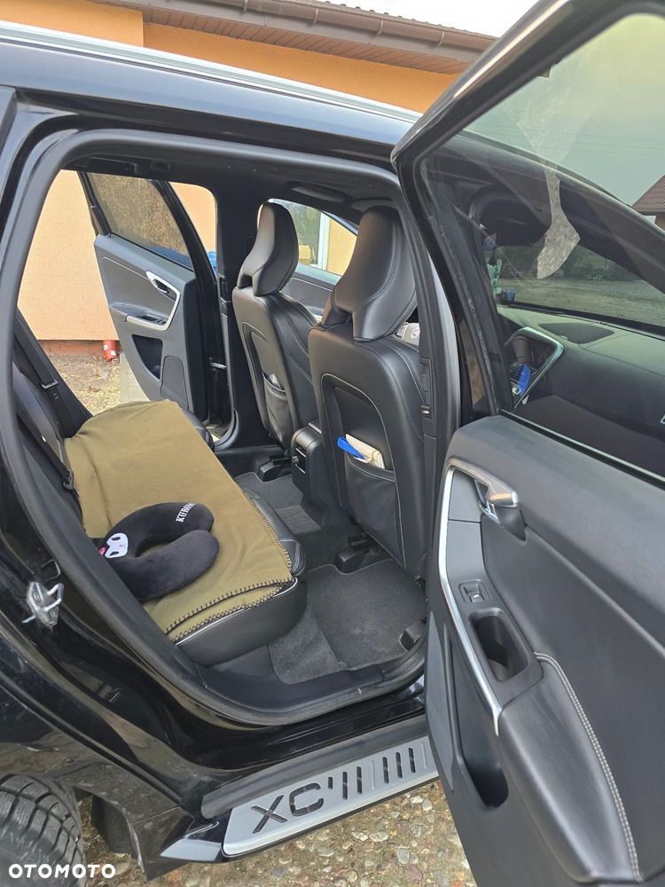 Volvo XC 60 D5 AWD R-Design Momentum - 12