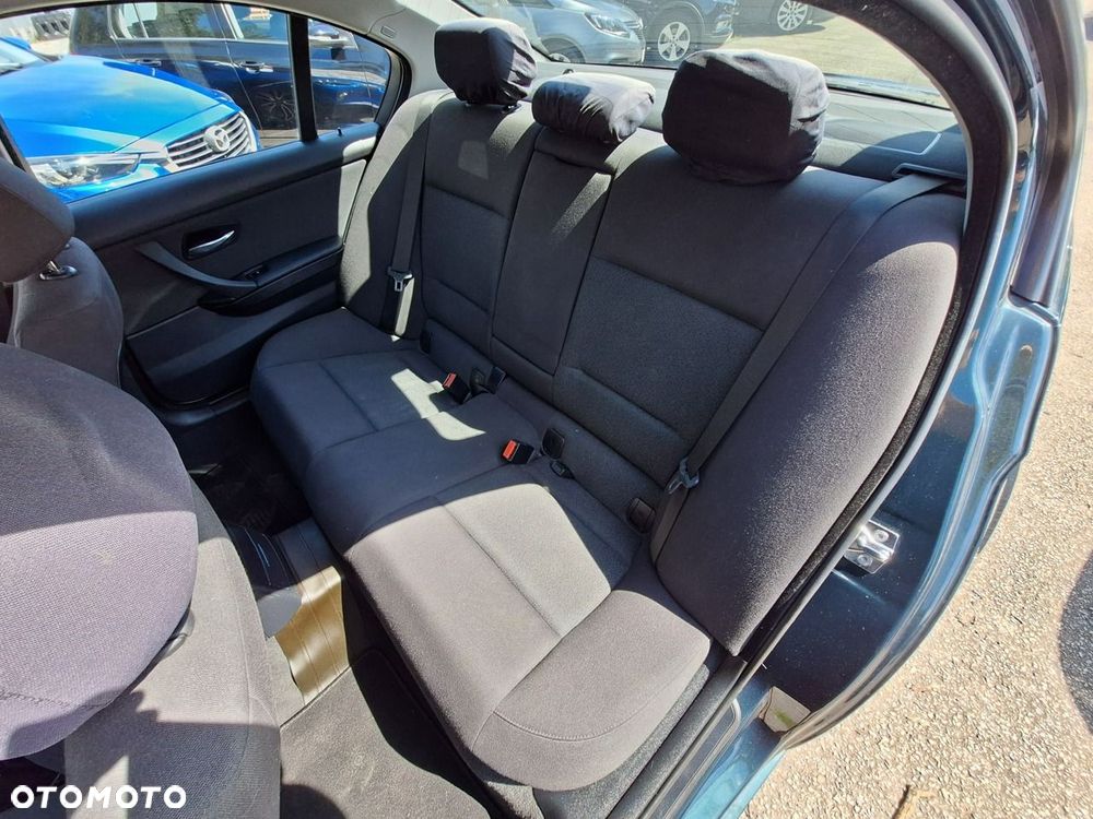 BMW Seria 3 318i - 24