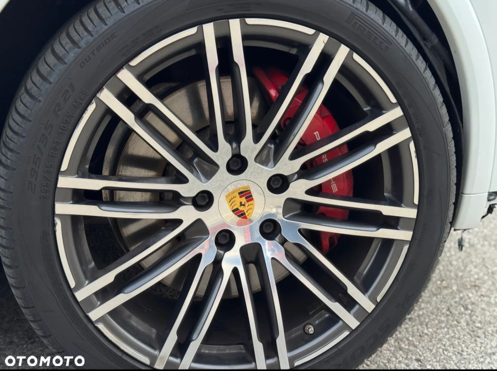 Porsche Cayenne GTS - 5