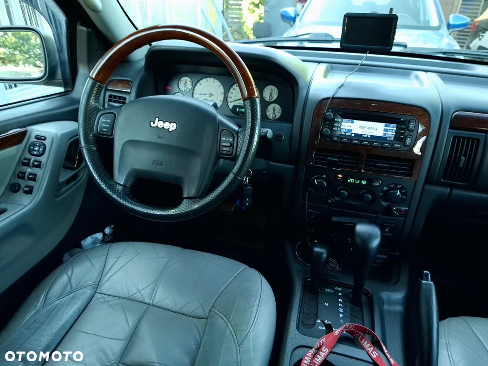 Jeep Grand Cherokee - 16