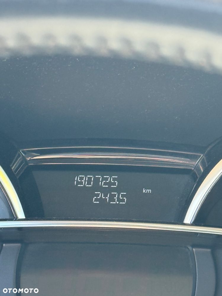 Renault Clio 1.2 16V 75 LIMITED - 13