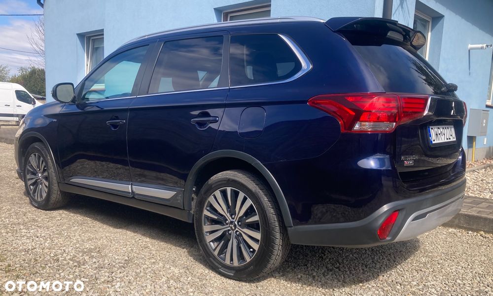 Mitsubishi Outlander - 3