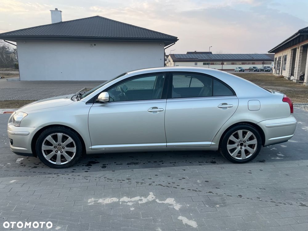 Toyota Avensis 2.2 D-4D Sol - 5