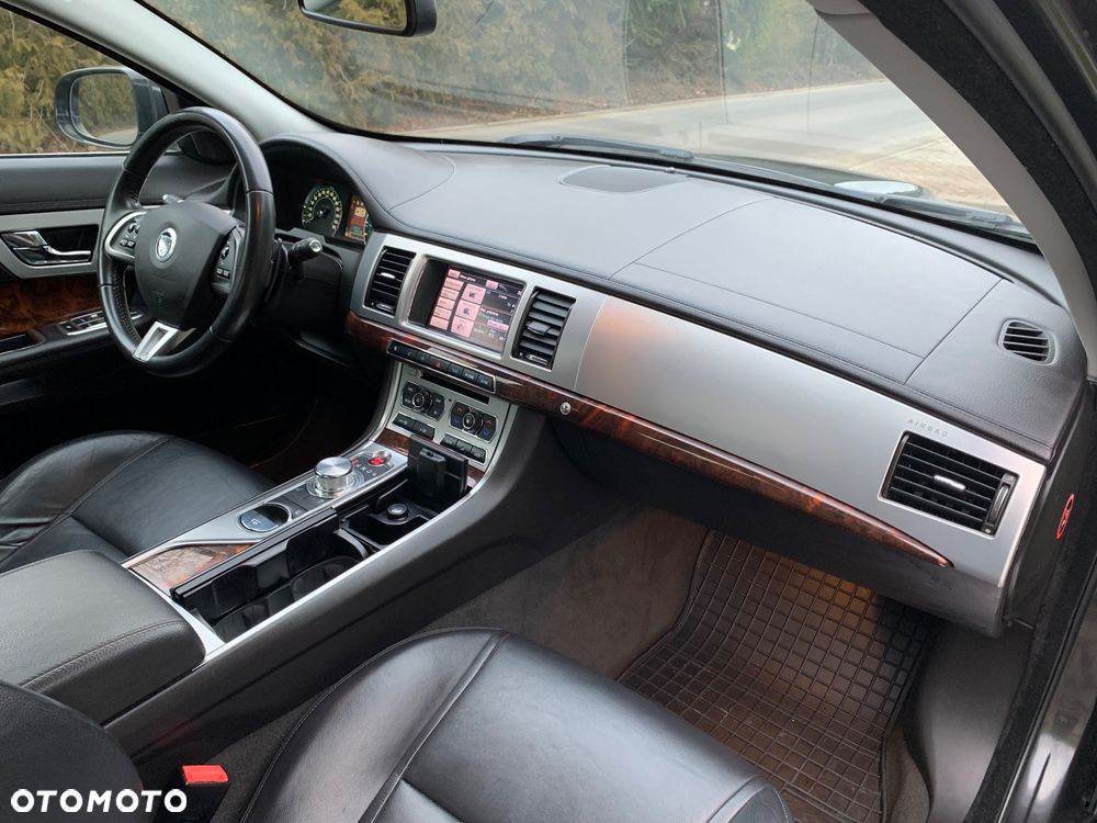 Jaguar XF 2.2 D Premium Luxury - 14