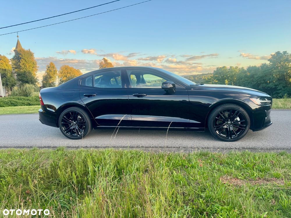 Volvo S60 B5 B AWD Plus Dark - 4