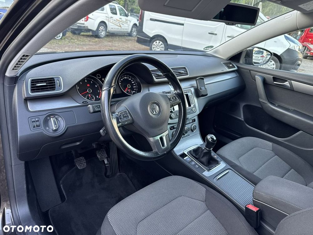 Volkswagen Passat - 24