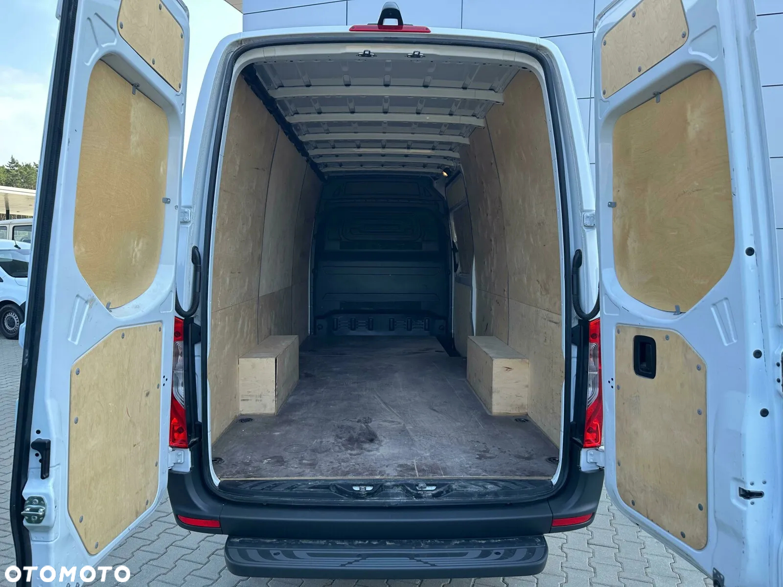 Mercedes-Benz Sprinter - 9