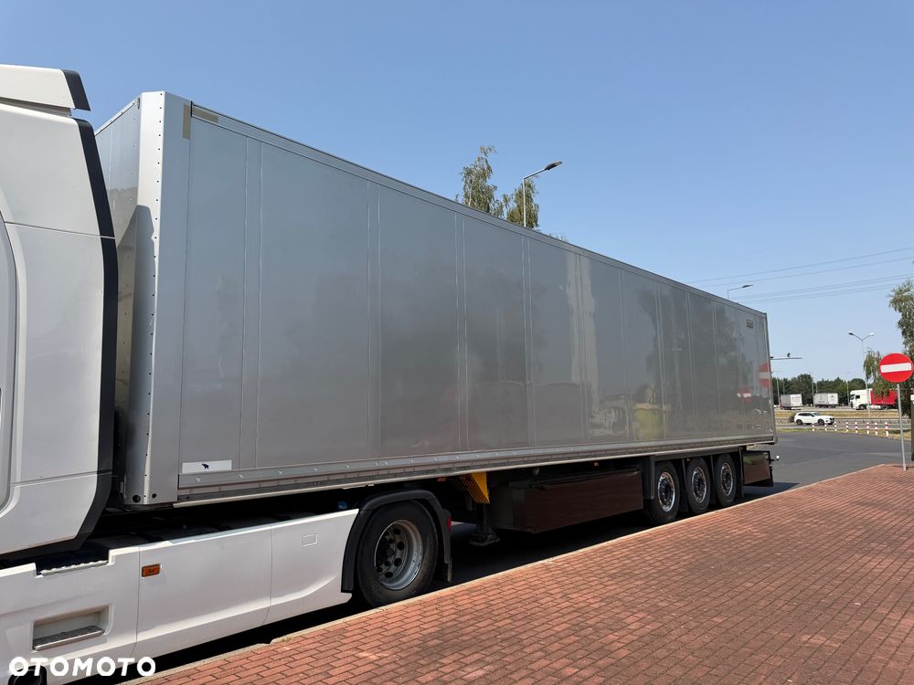 Schmitz Cargobull Izoterma kontener schmitz oś podnoszona i oś skrętna sprowadzona z Niemiec idealny stan 2x paleciara - 5