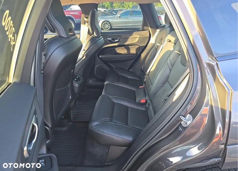 Volvo XC 60 B5 B AWD Ultimate Dark - 11