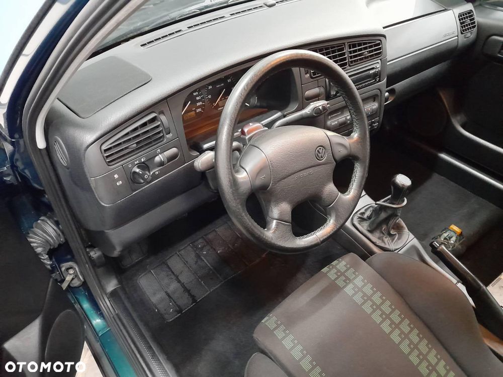 Volkswagen Golf - 4