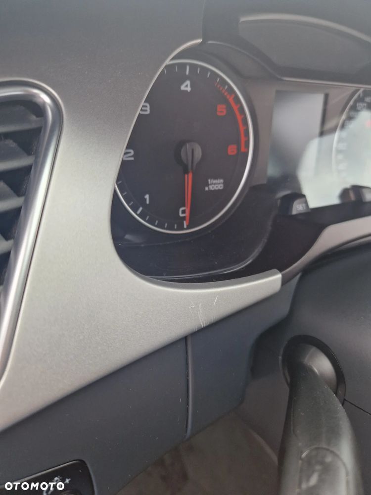 Audi A4 Avant 2.0 TDI - 10