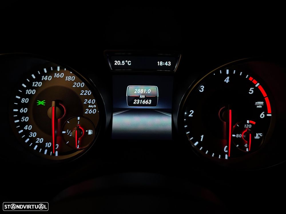 Mercedes-Benz CLA 200 d Shooting Brake AMG Line - 11