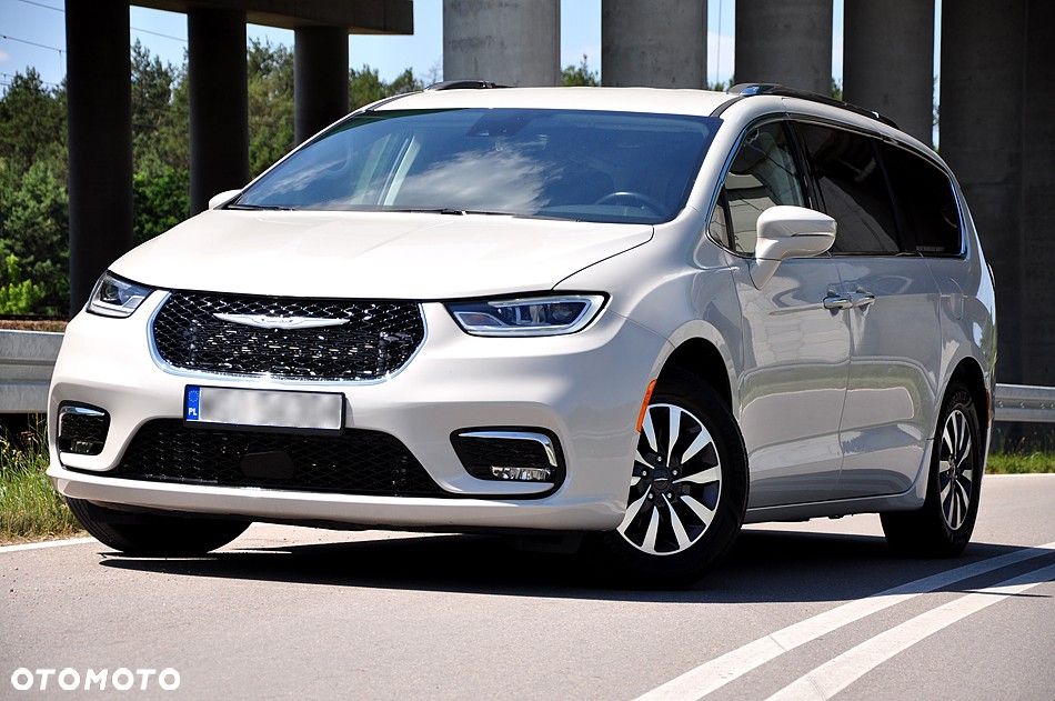 Chrysler Pacifica - 2