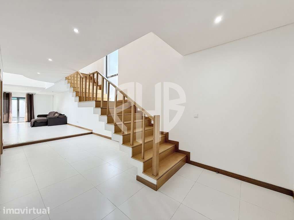 Moradia T4 Isolada de Arquitetura Contemporânea | Charneca da Caparica - Grande imagem: 3/60