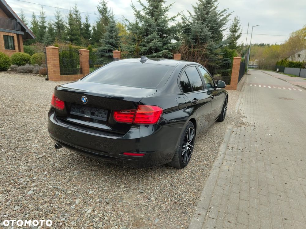 BMW Seria 3 318d Sport Line - 10