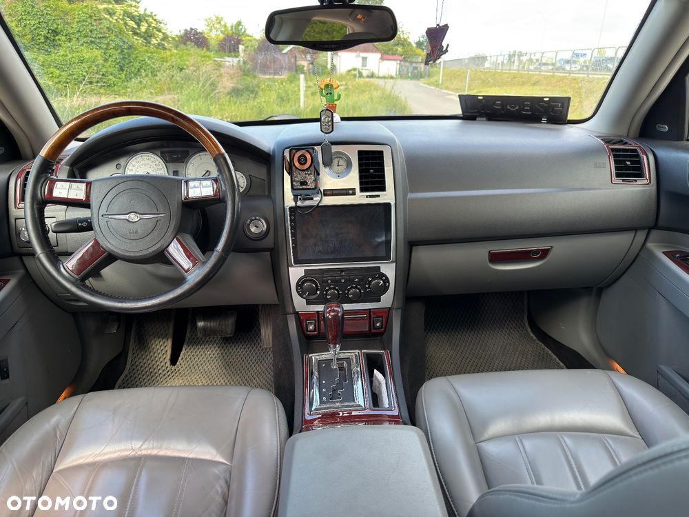 Chrysler 300C - 14