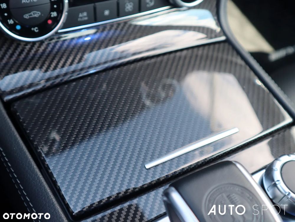 Mercedes-Benz SL 63 AMG AMG Speedshift MCT 7-Gang Sportgetriebe AMG Performance Package - 38