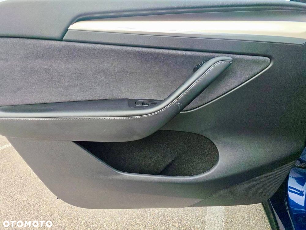 Tesla Model Y Long Range Dual Motor AWD - 10